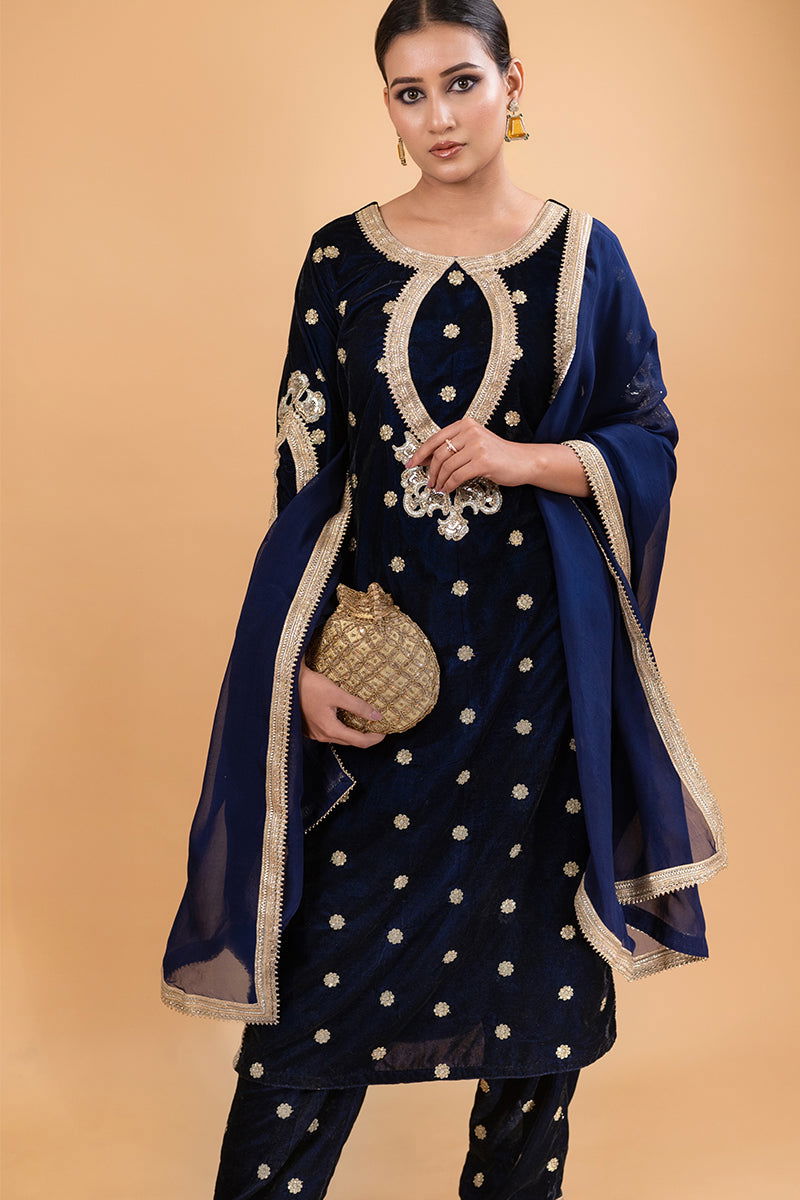 Golden Color Potli with Full Gold Pearls and Sequin Work - Mayrake.in