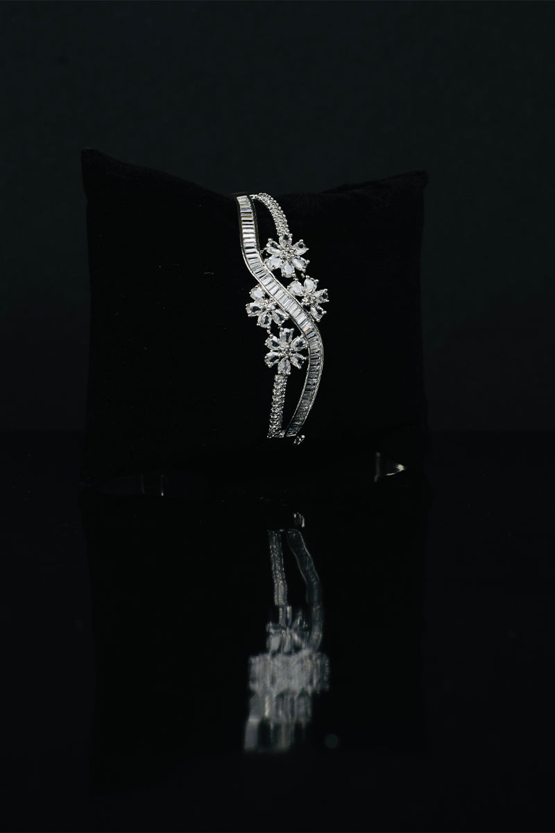 Sparkling AD Elegant Design Link Lock Bracelets - Mayrake.in