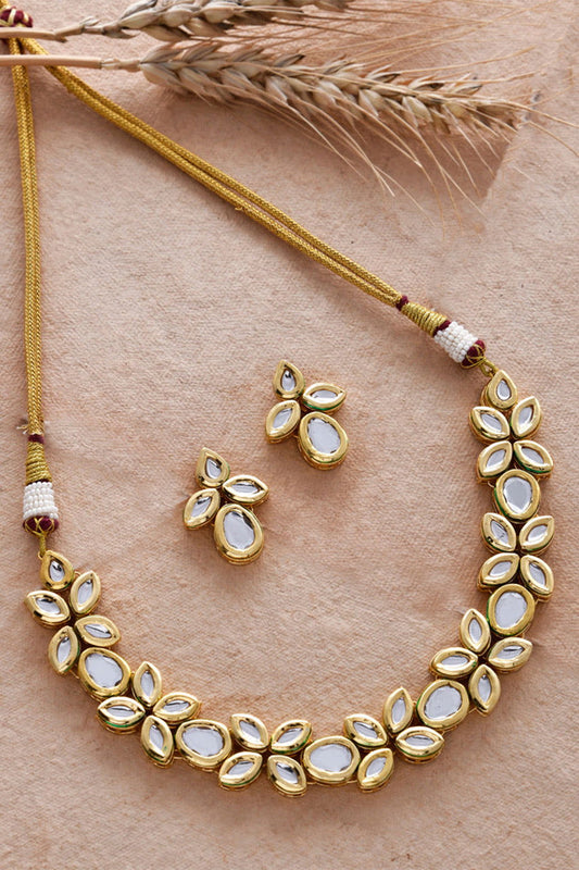 Gold Finish Kundan Flower Pattern Choker Jewellery - Mayrake.in