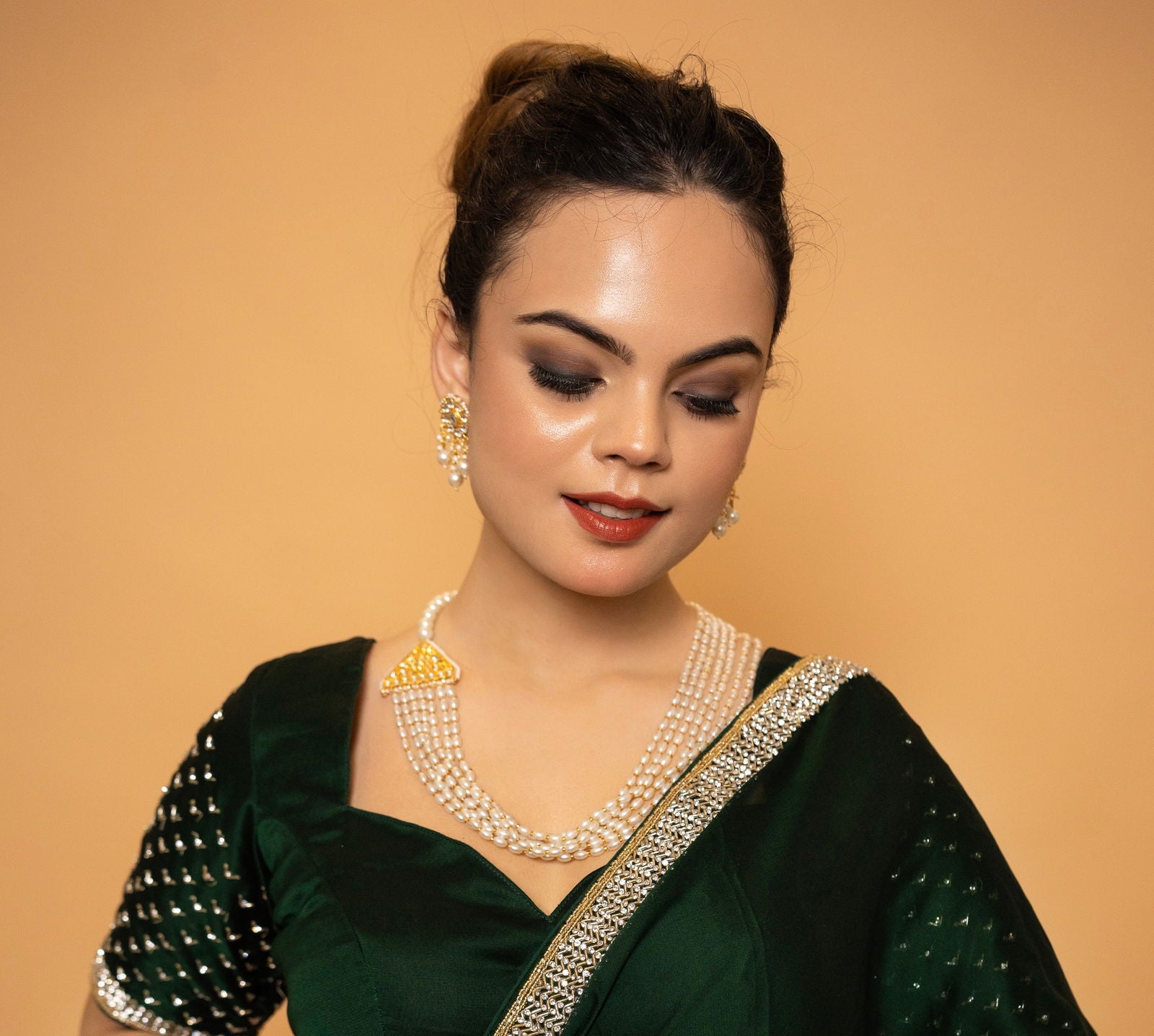 Gold Finish Pearl Long Side Locket Haar - Mayrake.in