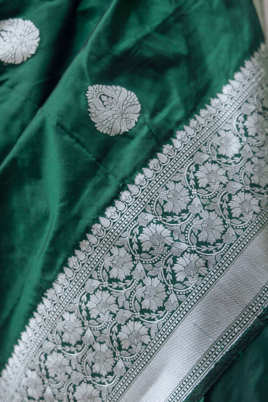 Handloom Dark Green Pure Katan Silk Banarasi Saree - Mayrake.in