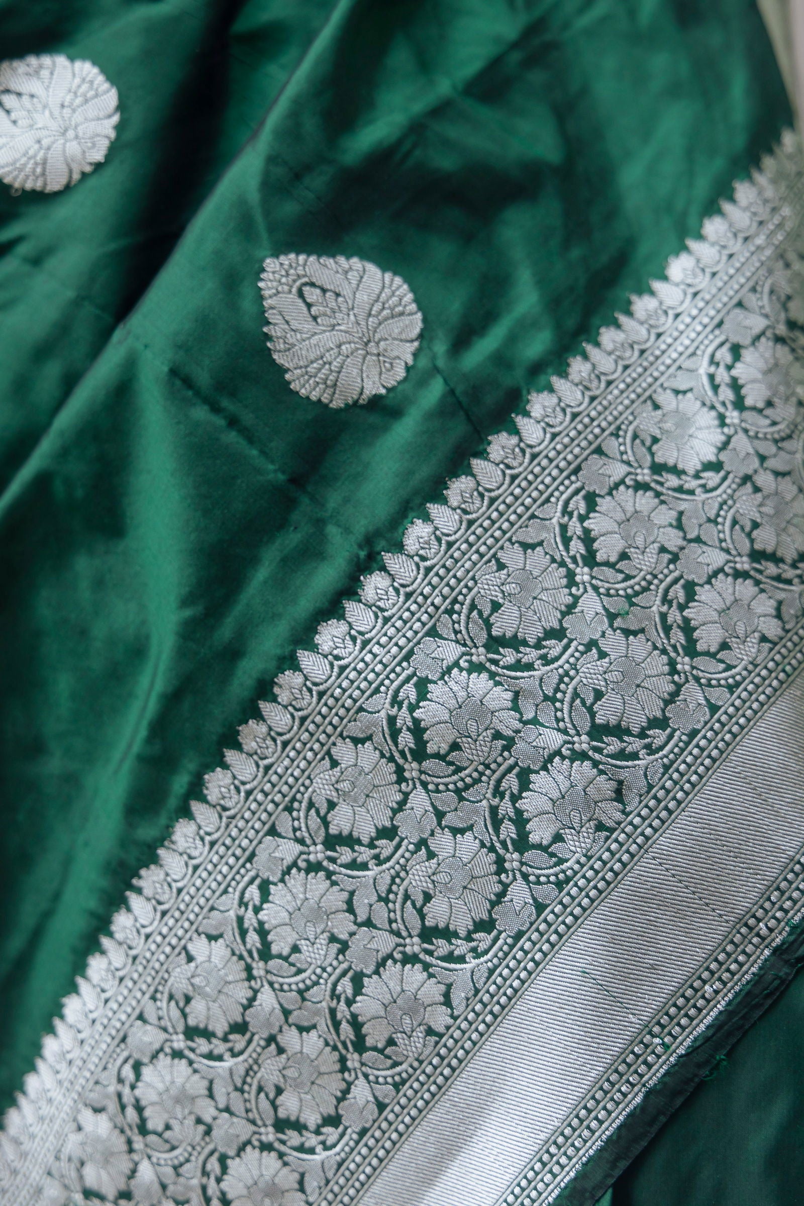 Handloom Dark Green Pure Katan Silk Banarasi Saree - Mayrake.in