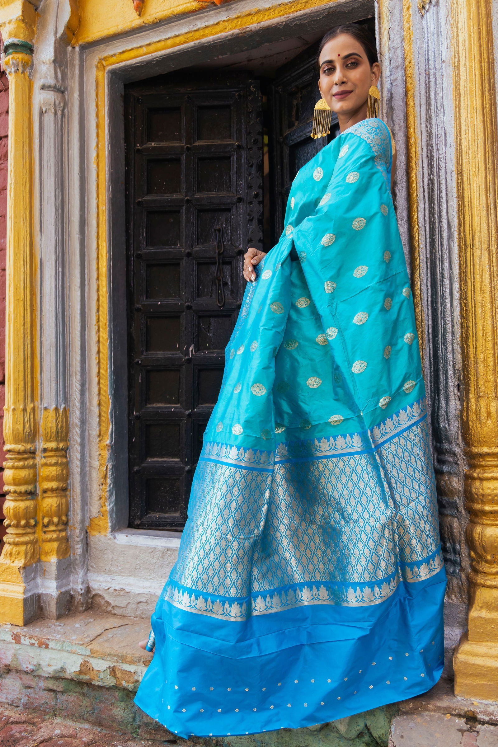 Handloom Light Sky Blue Pure Katan Silk Banarasi Saree - Mayrake.in