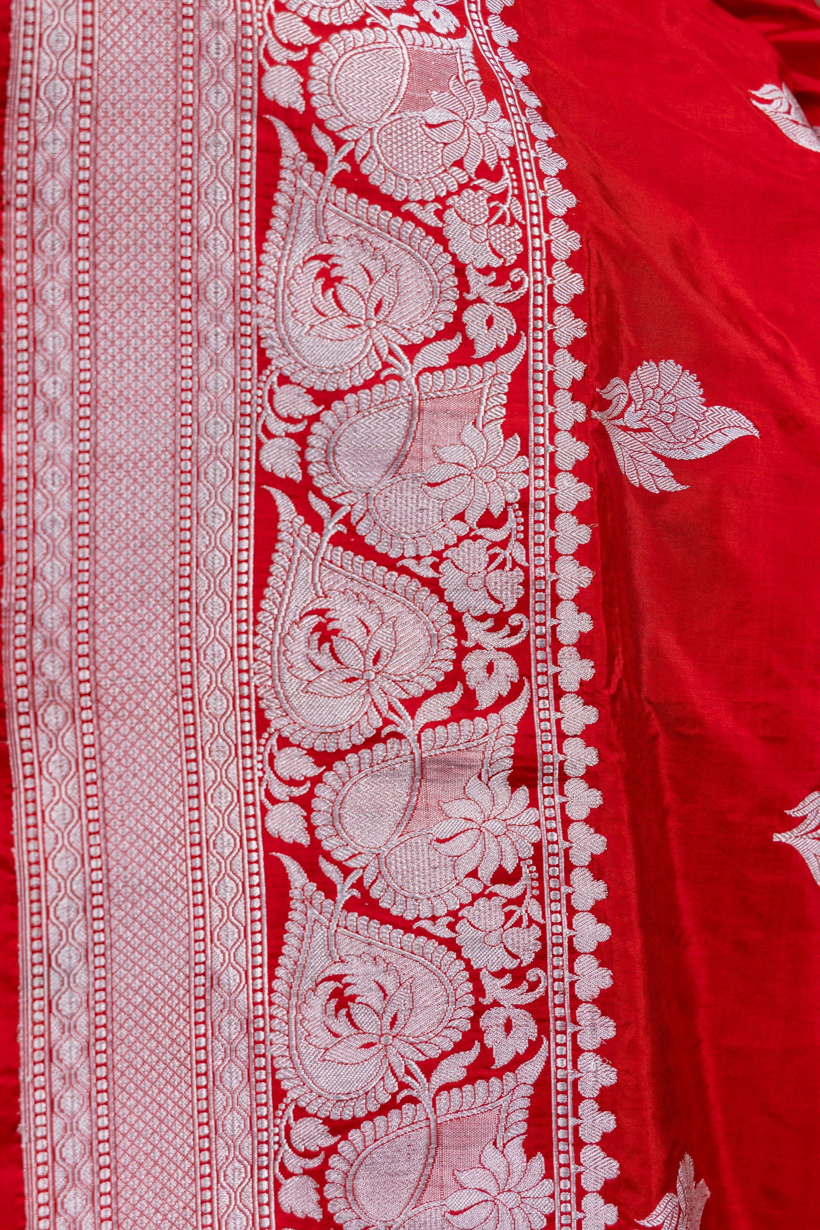 Handloom Red Pure Katan Silk Banarasi Saree - Mayrake.in