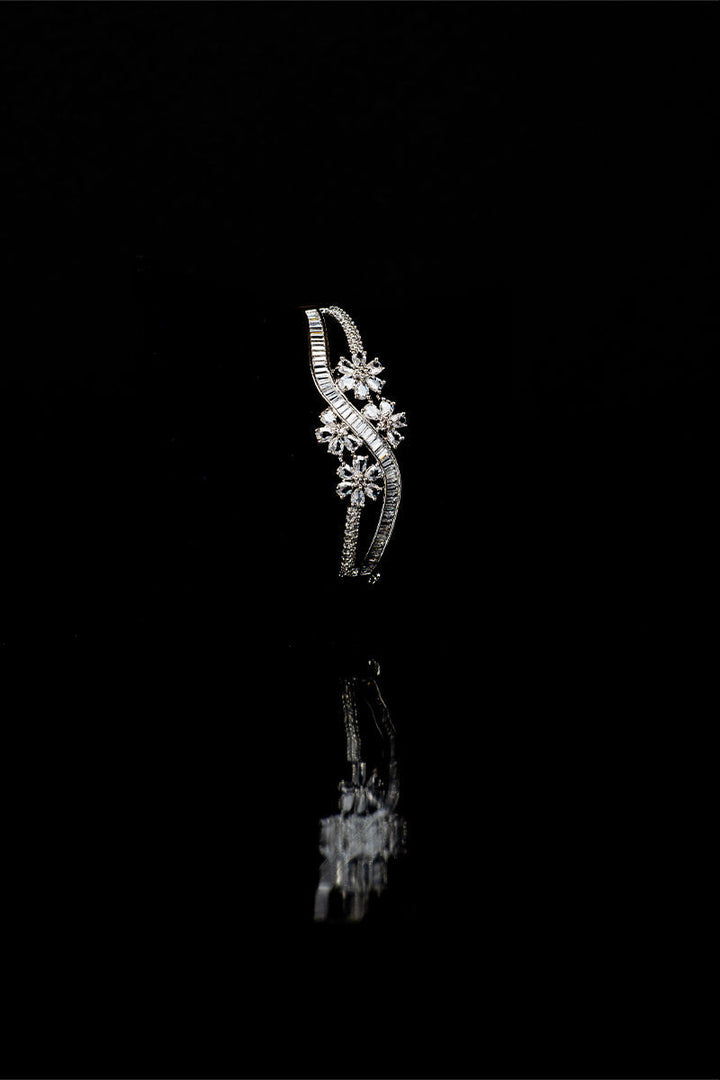 Sparkling AD Elegant Design Link Lock Bracelets - Mayrake.in