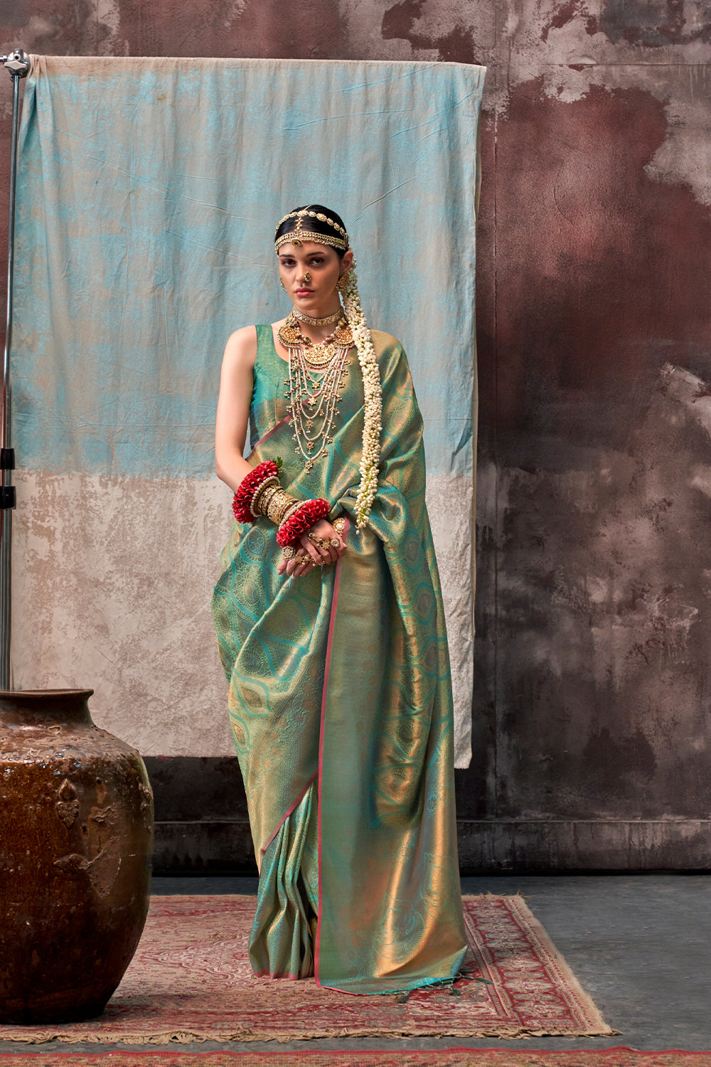 Two-Tone Green Weaving Silk Saree with Contrast Selvage Border