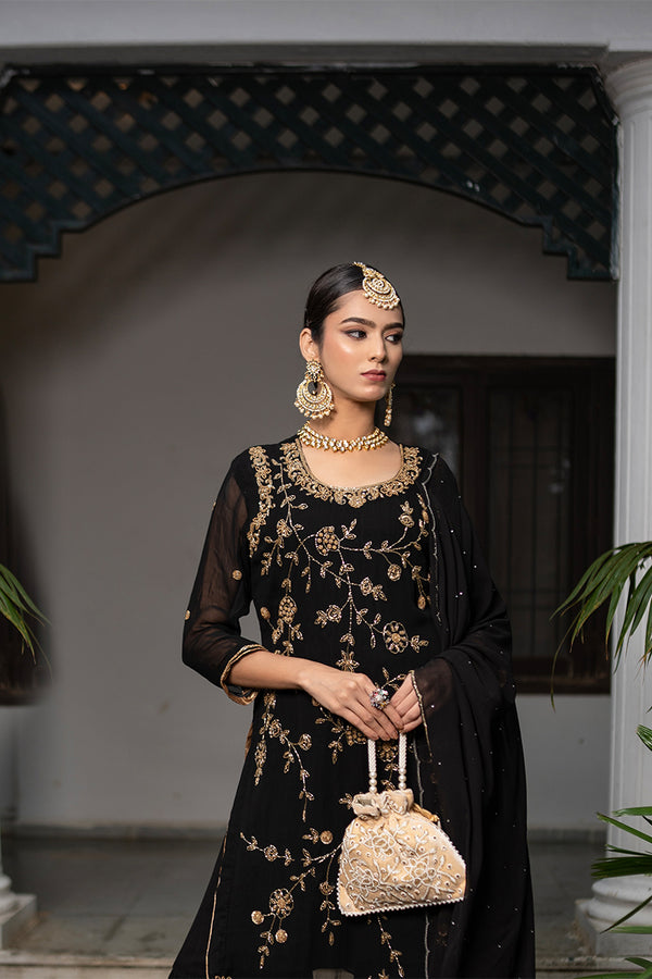 Handwork Beige Pearl and Bead Potli with Pearl Handle and Velvet Base
